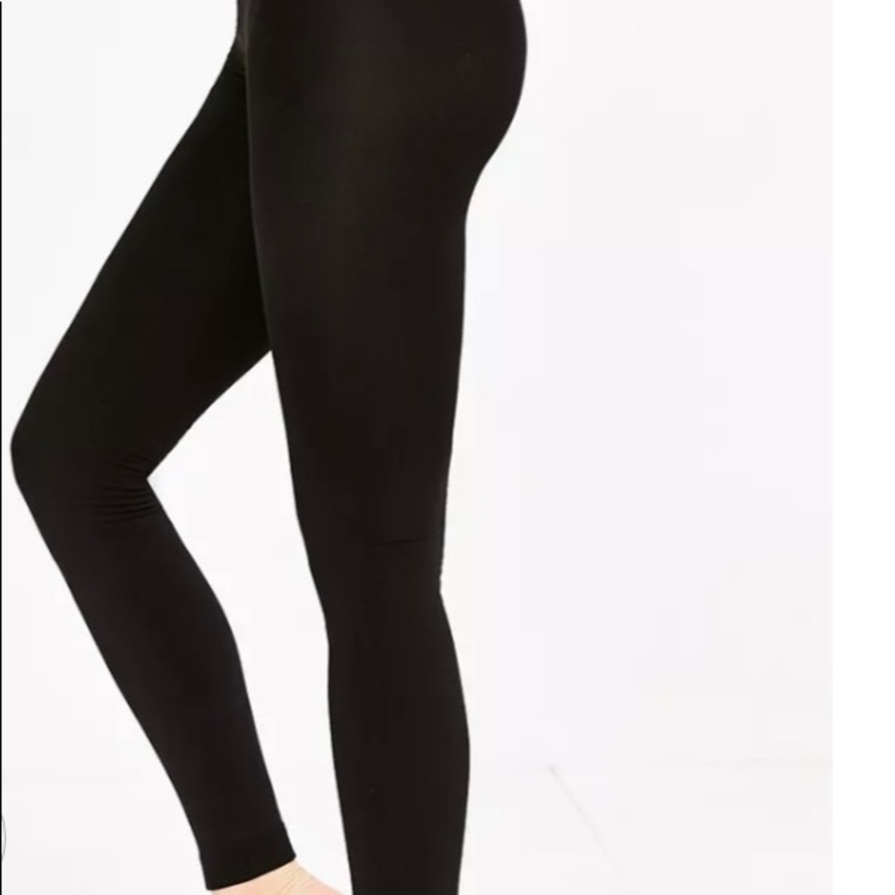 New in box Urban Outfitters
Fleece lined footless tights Black cotton/spandex - Picture 4 of 7